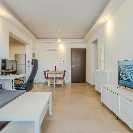 Apartment Sea Breeze Larnaca